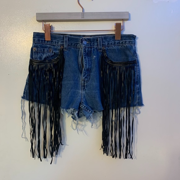 Levis First of a kind fringe denim cut off shorts - Picture 2 of 6